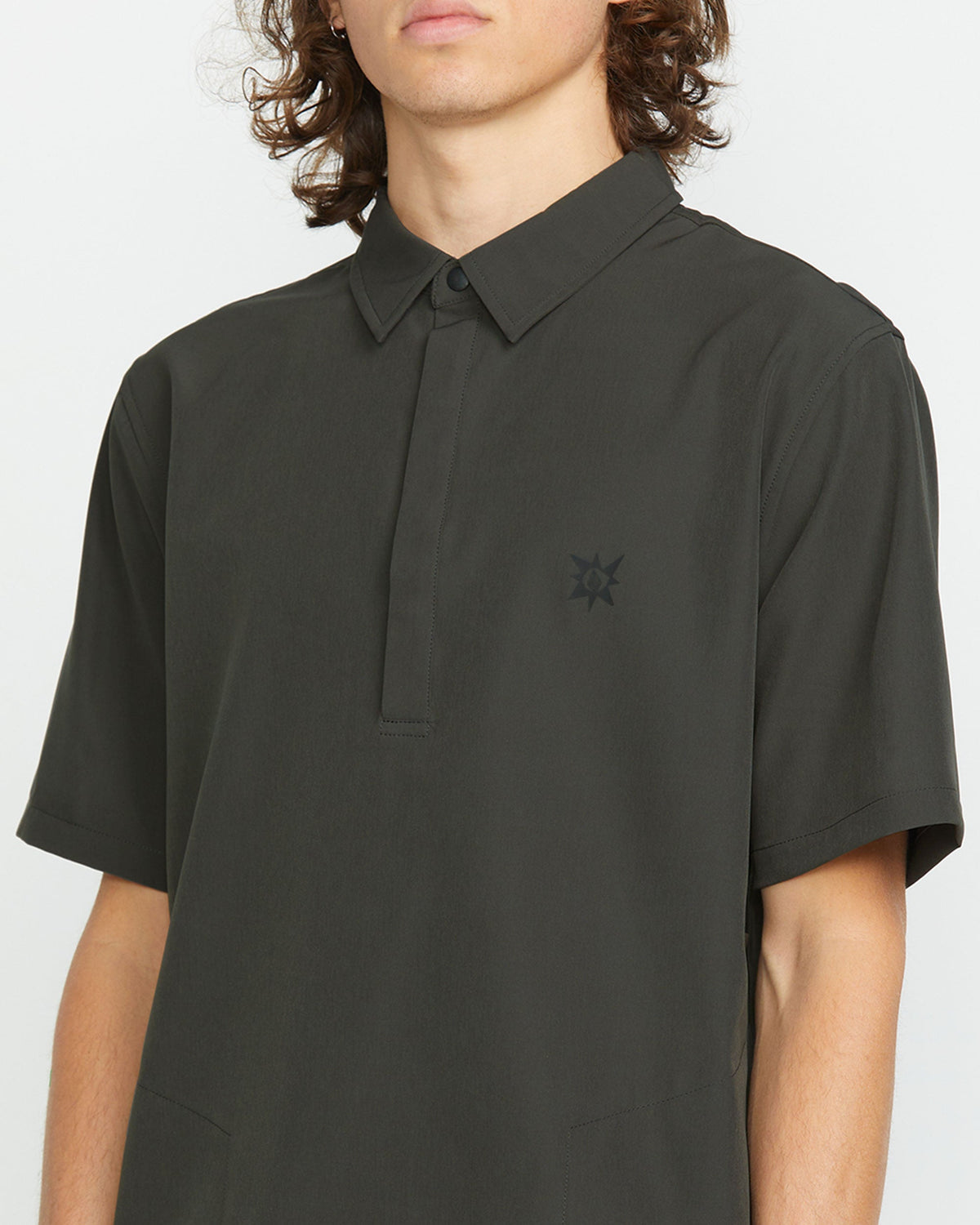 Volcom Japan Men's Sense Popover Short Sleeve Shirt Stealth - Volcom